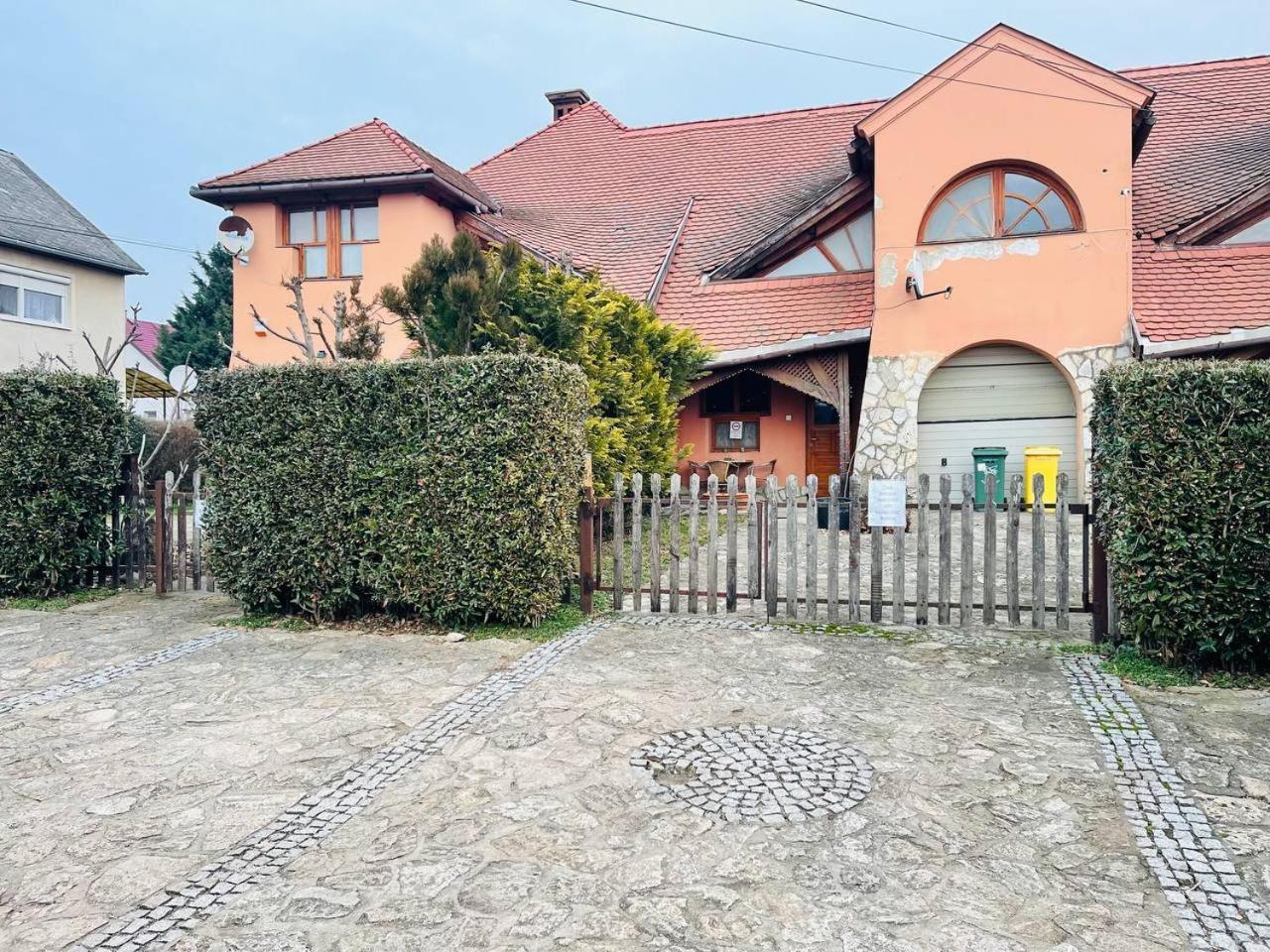 Greenpark Garden Villa Family Apartments Near Tokaj Серенч Экстерьер фото